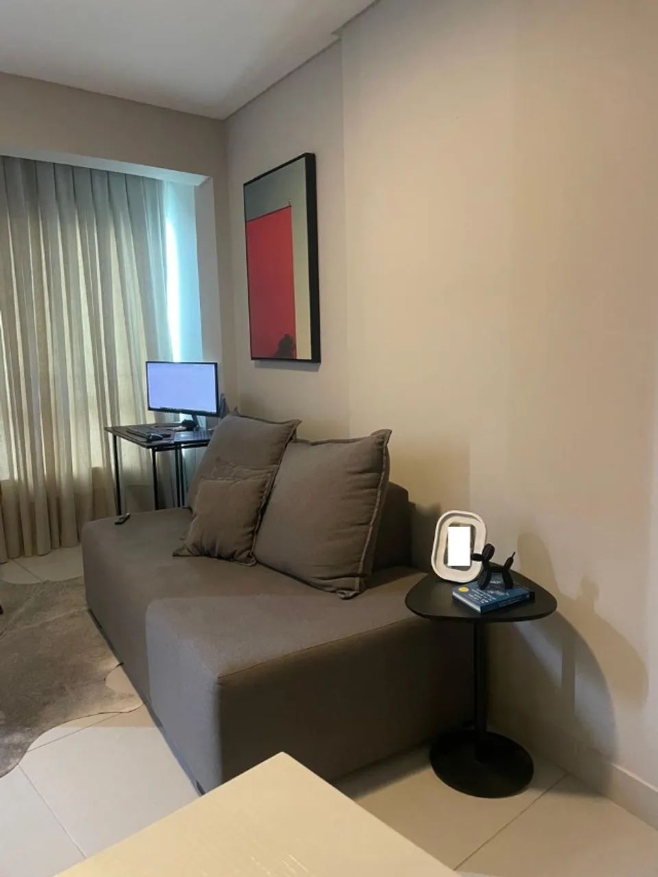 Vendo Sofá Paris (Tecido Bellagio) + Mesa lateral Preta