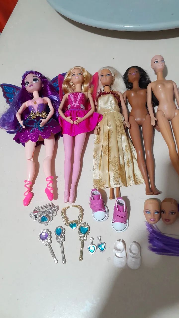 Lote de bonecas e acessórios  - Foto 4