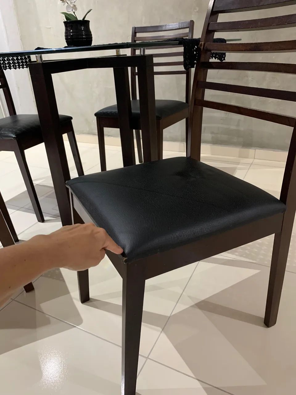 MESA DE VIDRO E CADEIRAS - Foto 3