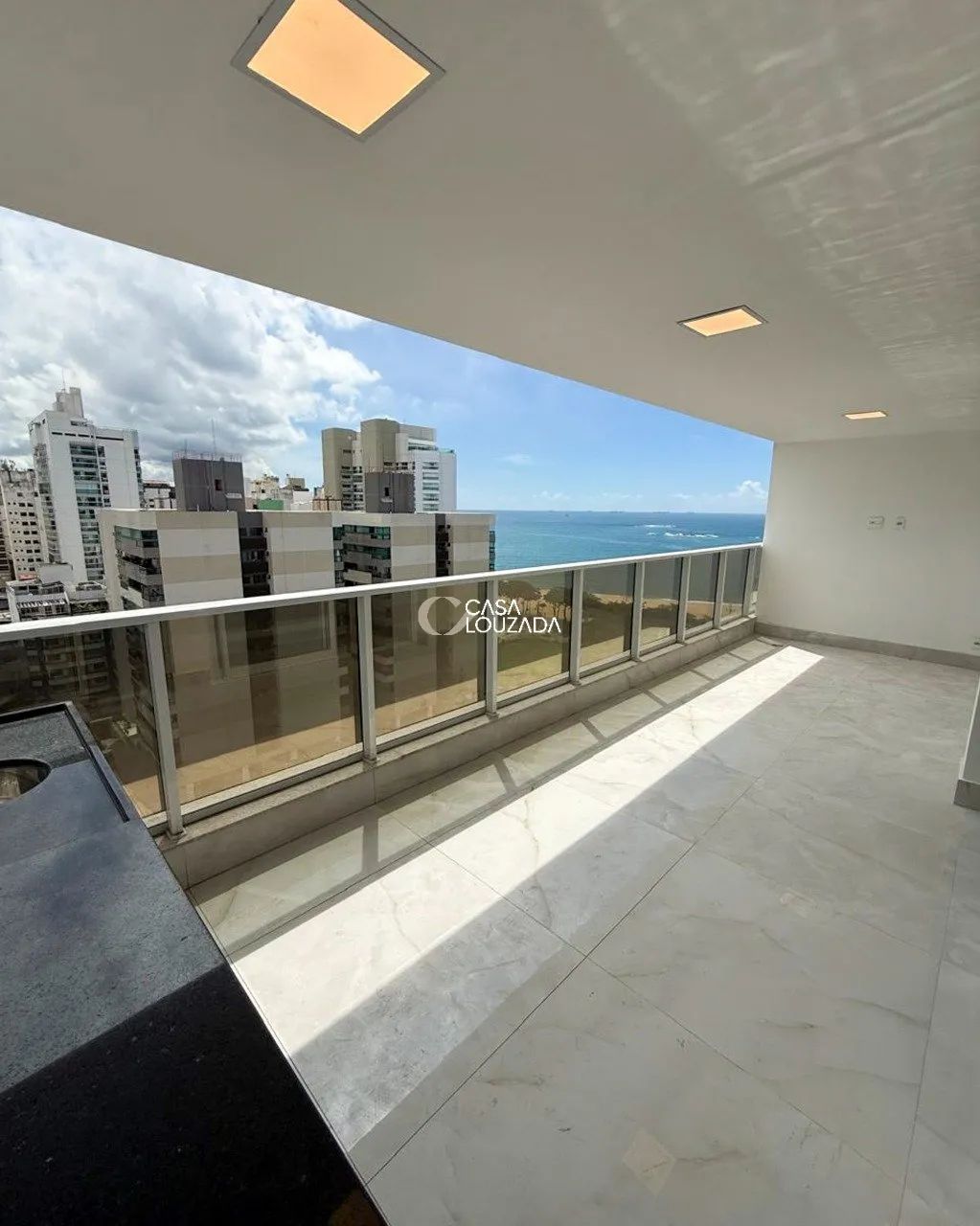 Apartamento 03 quartos com 01 suíte na quadra do Mar de Itapuã