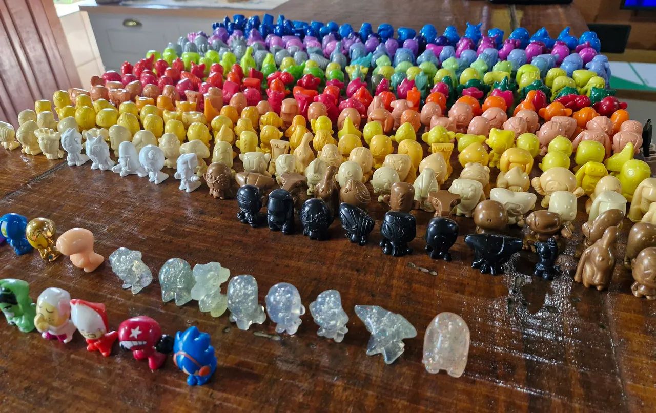 Lote com 390 Gogo's Crazy bones - Foto 4