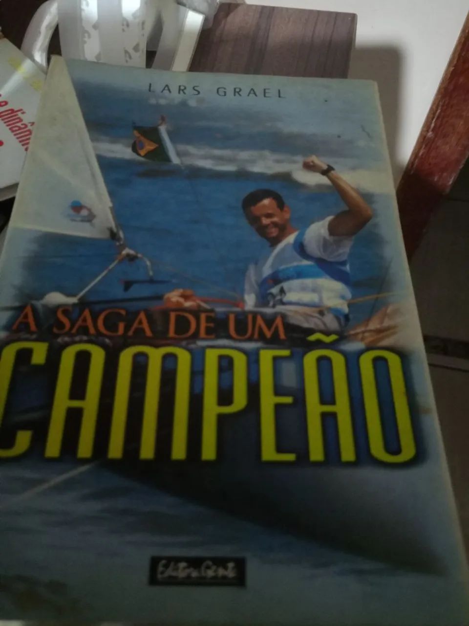 Livro autografado por Lars Grael