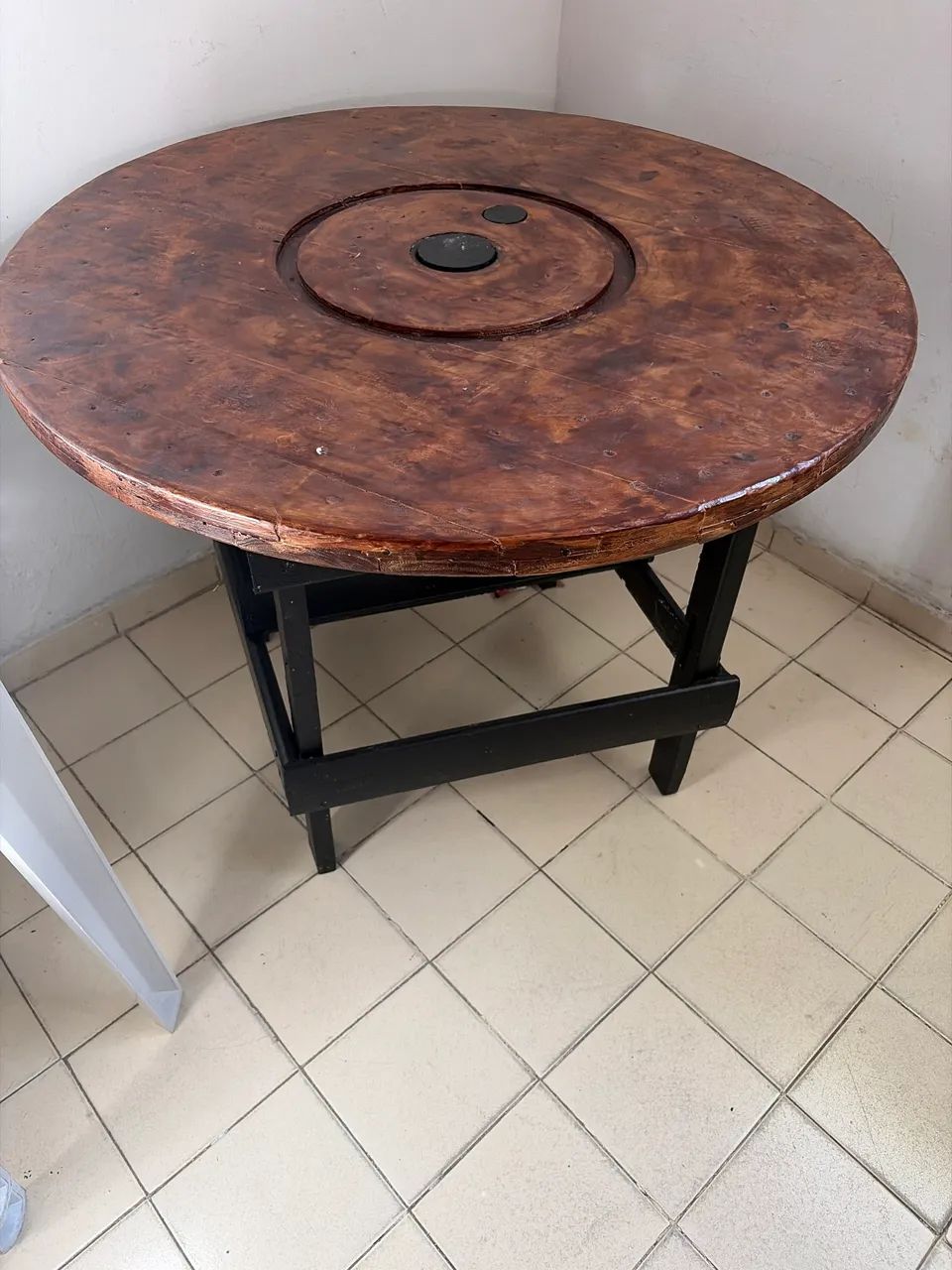 Mesa rústica de madeira 