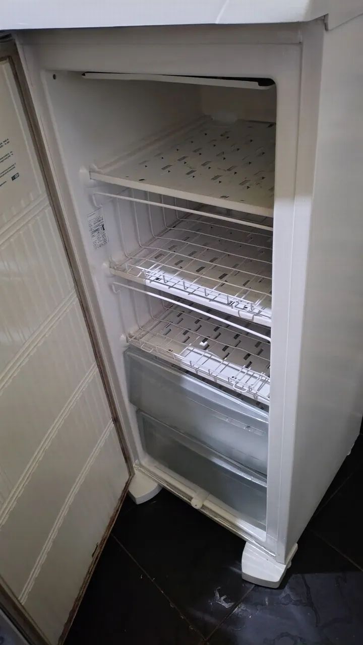 Freezer vertical Electrolux funcionando perfeitamente  - Foto 5