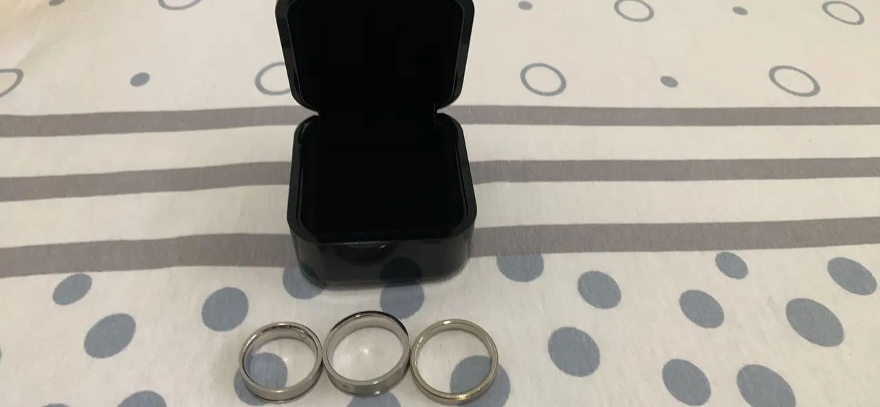 Kit com 3 Alianças / Anéis Prateados em Aço Inox + Caixinha - Foto 2