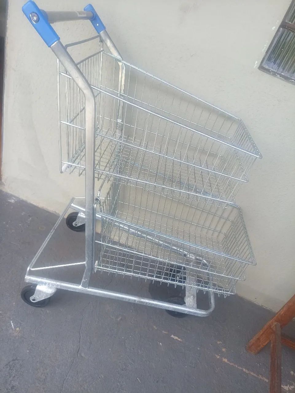 Carrinho multiuso com rodinhas bem conservado. - Foto 5