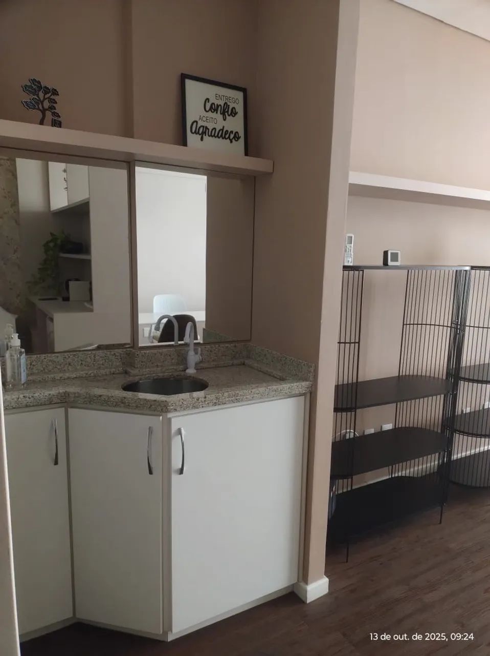 Sala mobiliada pronta para uso. Excelente localização  - Foto 3