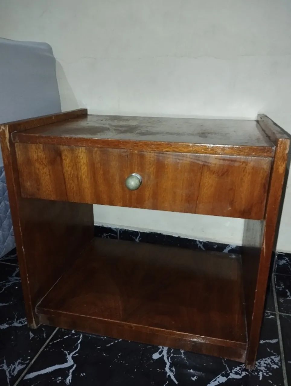 2 Mesinhas de cabeceira madeira maciça antiga - Foto 3