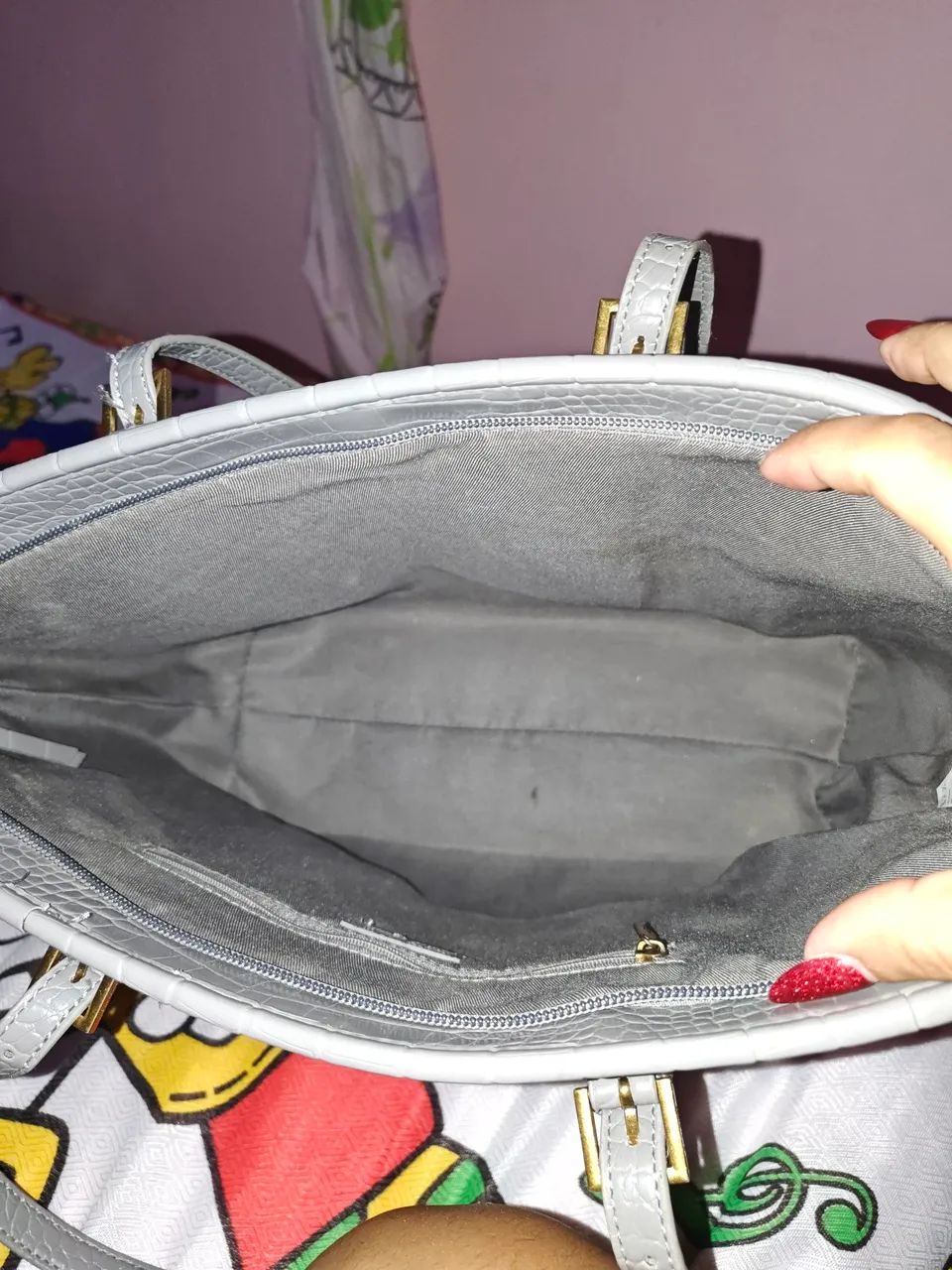 Bolsa Santa Lolla croco original cinza  - Foto 4