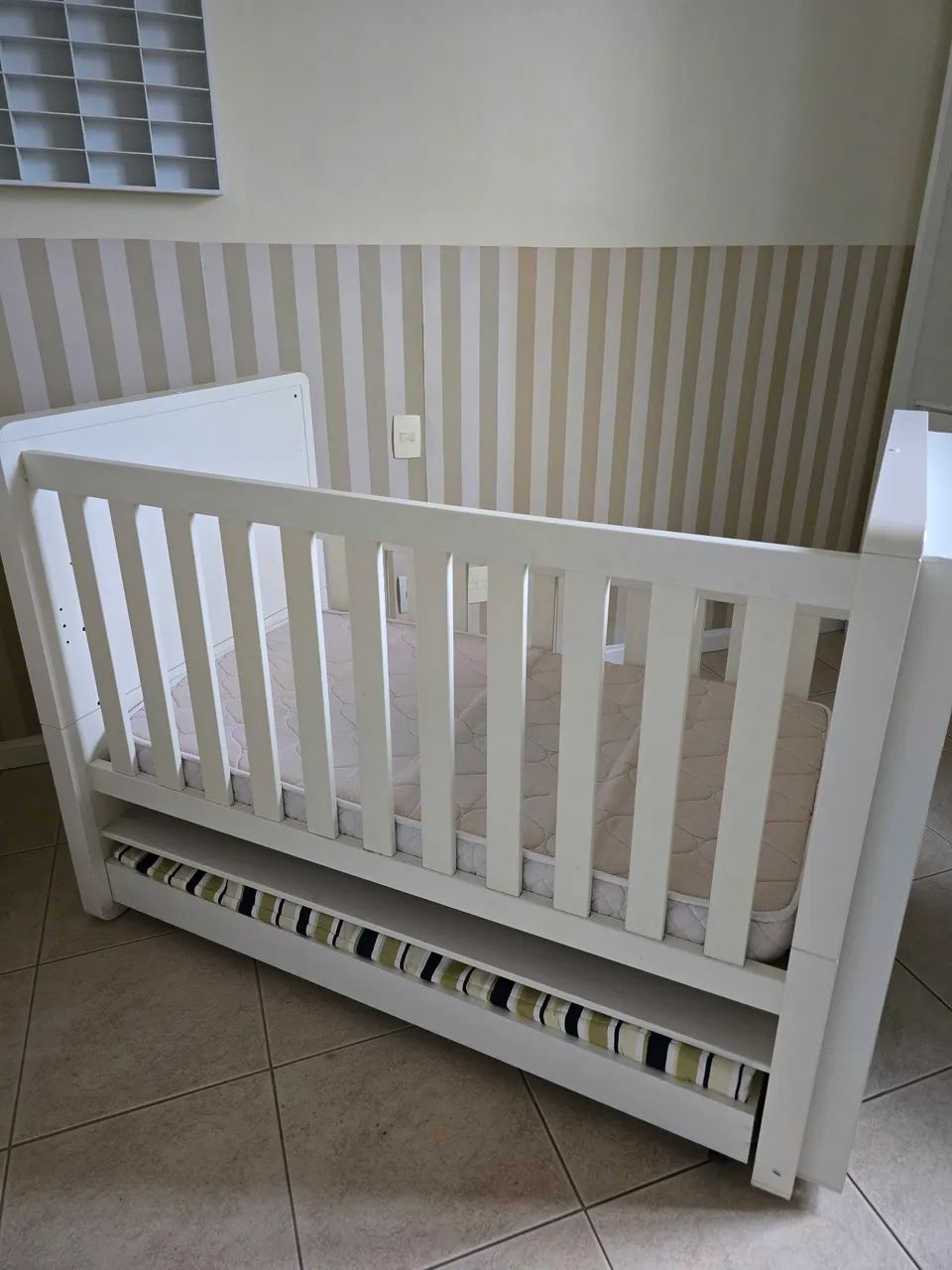 Berço cama com cama adicional e dois colchoes de tecido impermeavel. - Foto 2