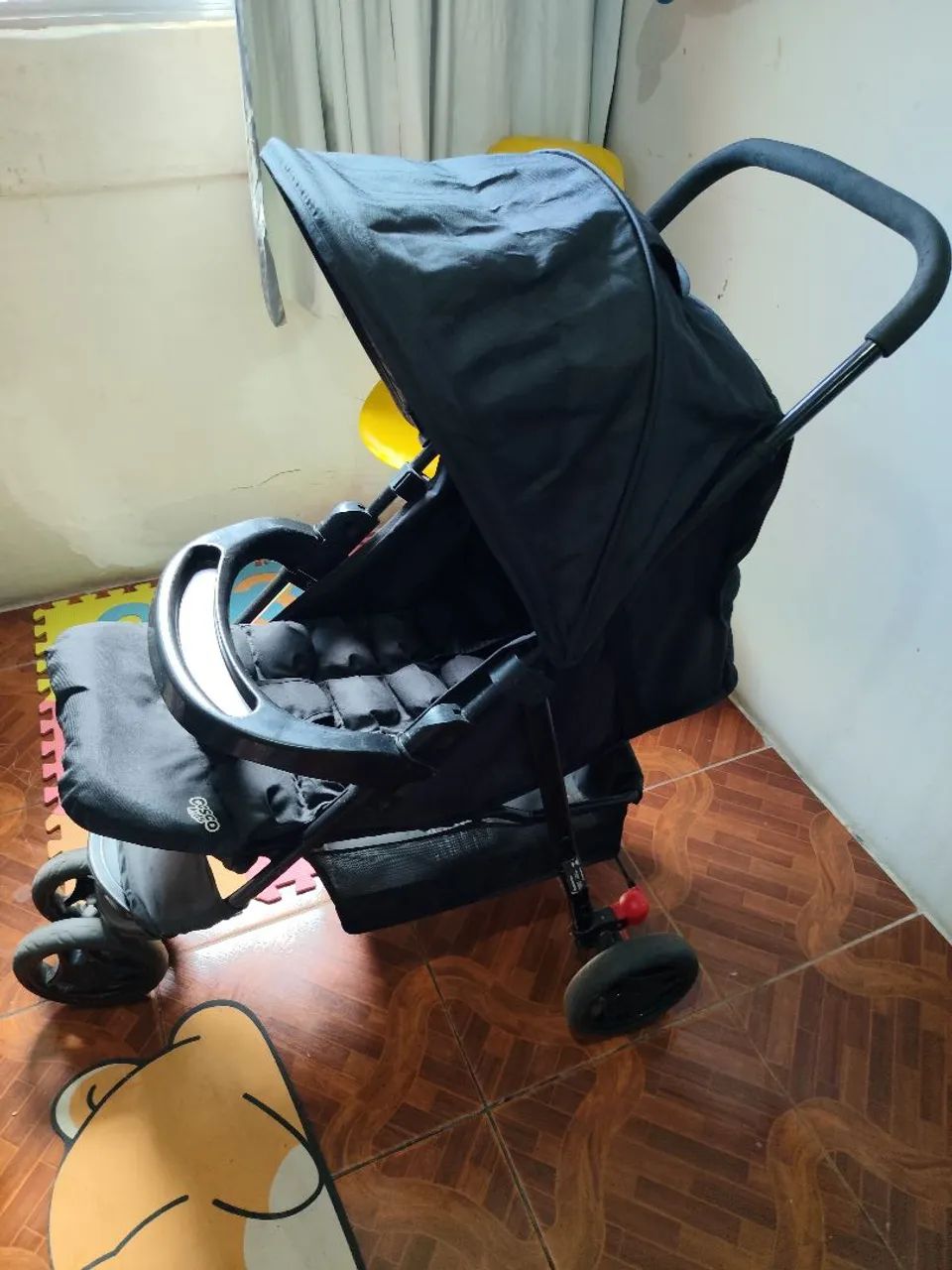 Carrinho de bebê + bebê conforto COSCO em estado de novo 