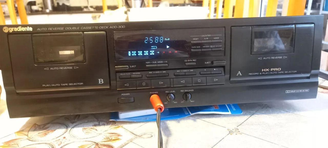 Reprodutor e gravador de fitas Gradiente 