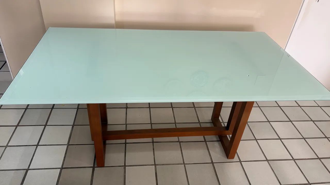 Mesa de jantar 6 lugares semi nova 