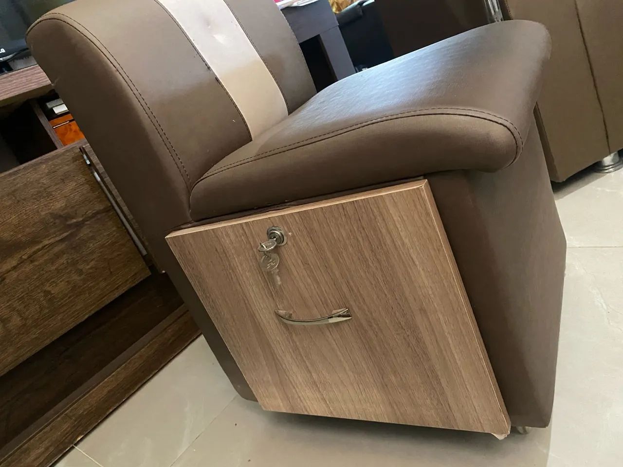 Vende-se u. Kit de poltrona com cirandinha para manicure! - Foto 4