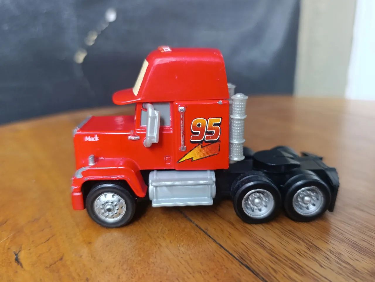 CAMINHÃO MACK FILME CARROS 3 DISNEY PIXAR DIE CAST DE LUXE 1:55 RARIDADE USADO.  - Foto 5