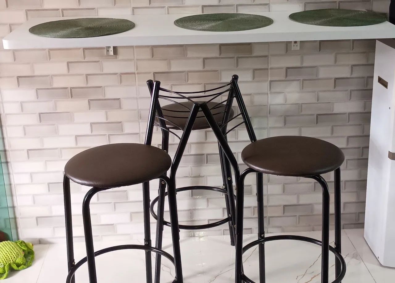 Balcão de parede e 3 banquetas. - Foto 3