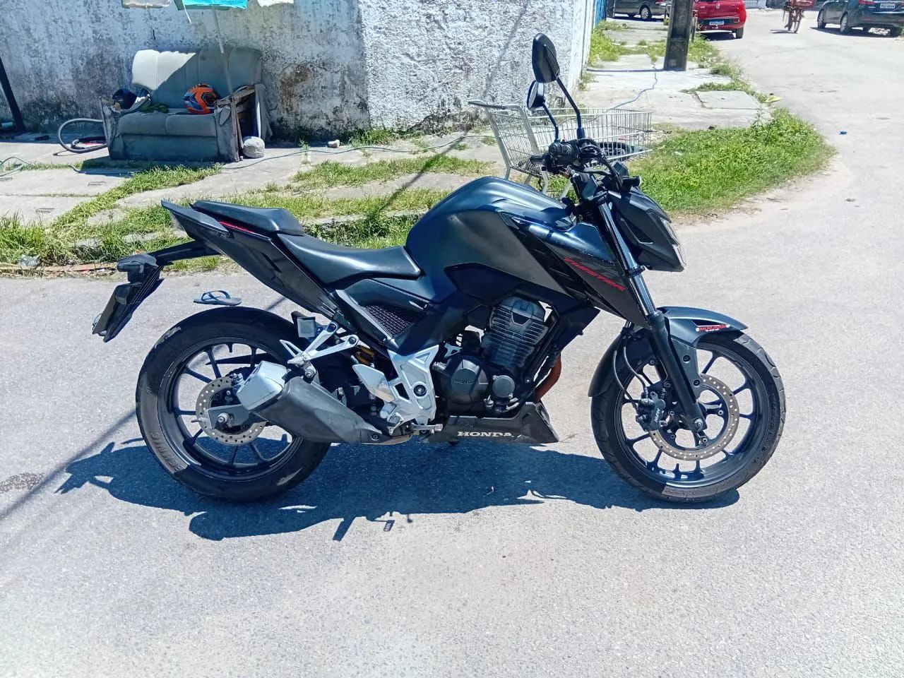 CB300f 2024 - Foto 3