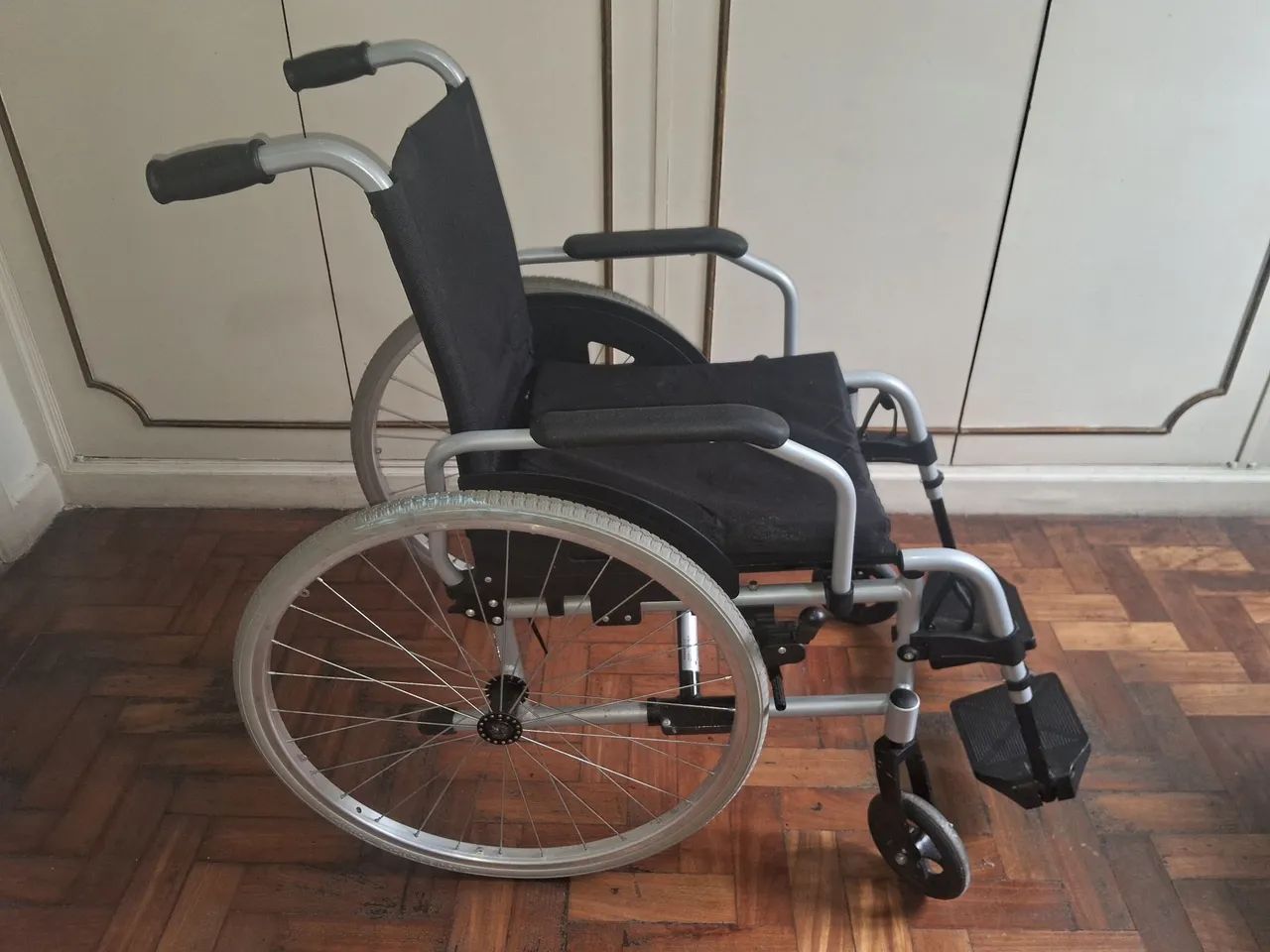 Cadeira de rodas semi nova - Foto 5