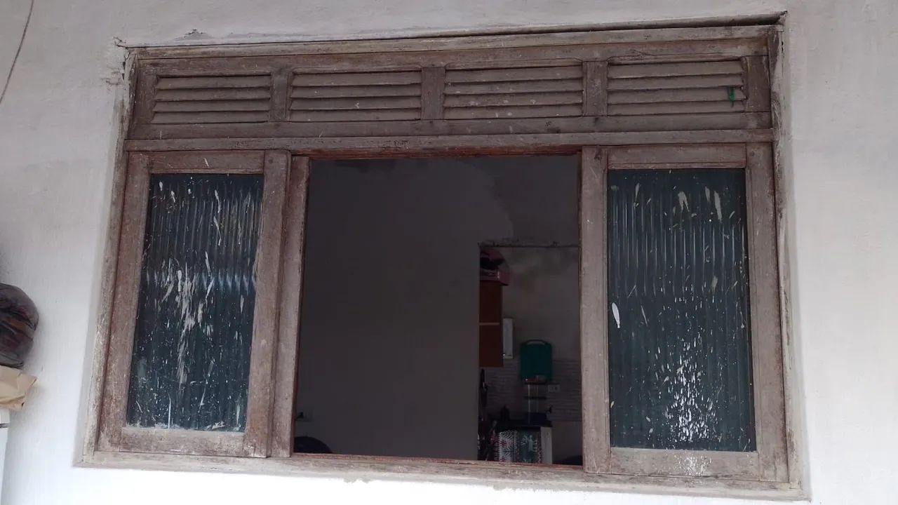 Large Solid Wood Window with 4 Panels!443829700505774081