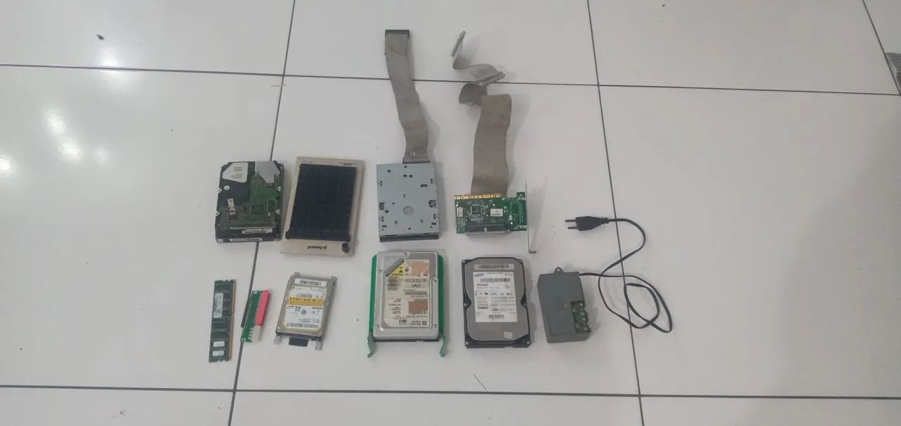 Várias placas e hds.