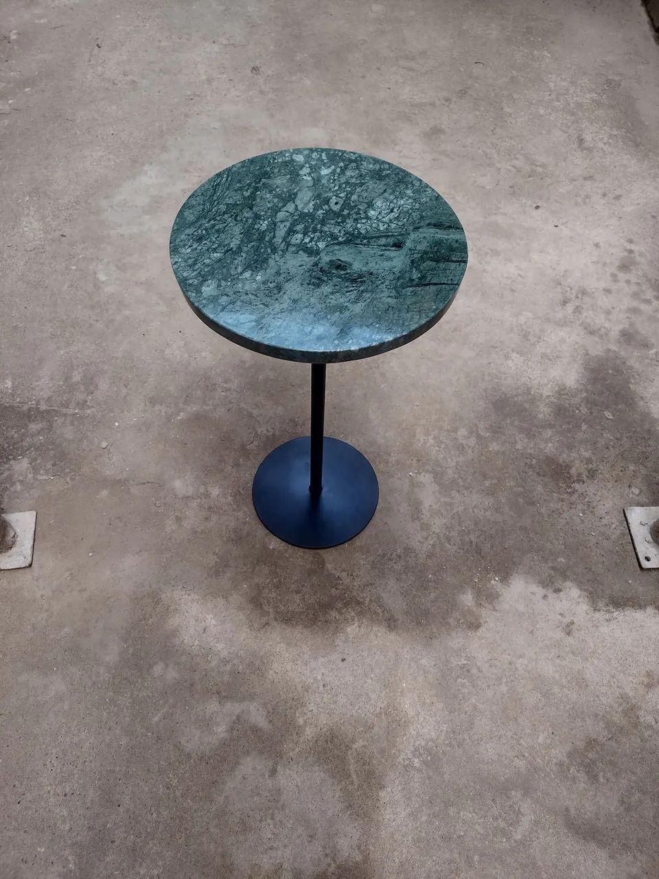 Mesinha com pedra
