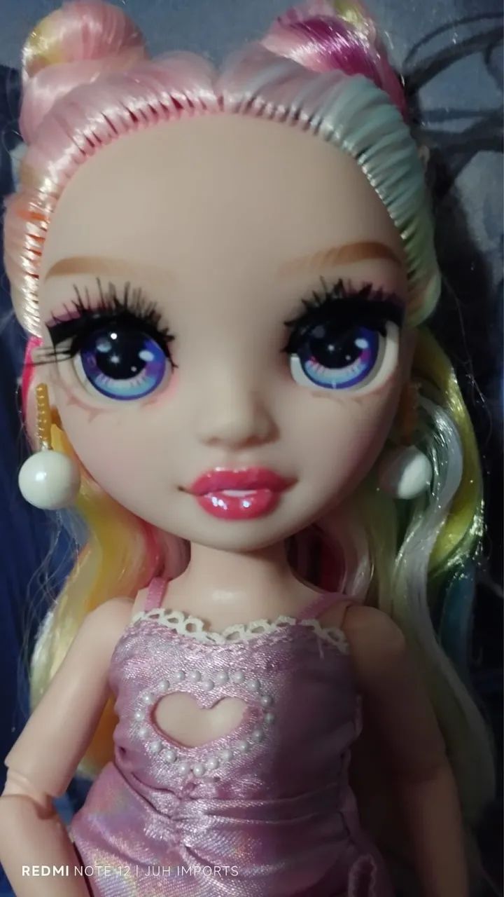 Boneca bela rainbow high 