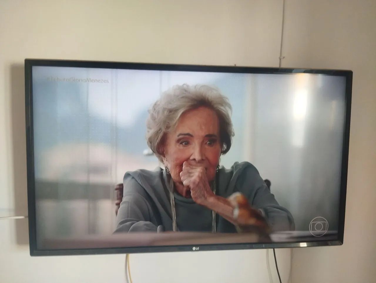 Tv smart LG 43 polegadas, funcionando perfeitamente semi nova.