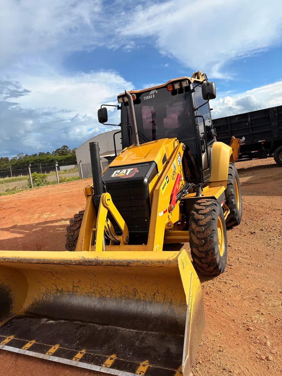 RETROESCAVADEIRA CATERPILAR  - Foto 2