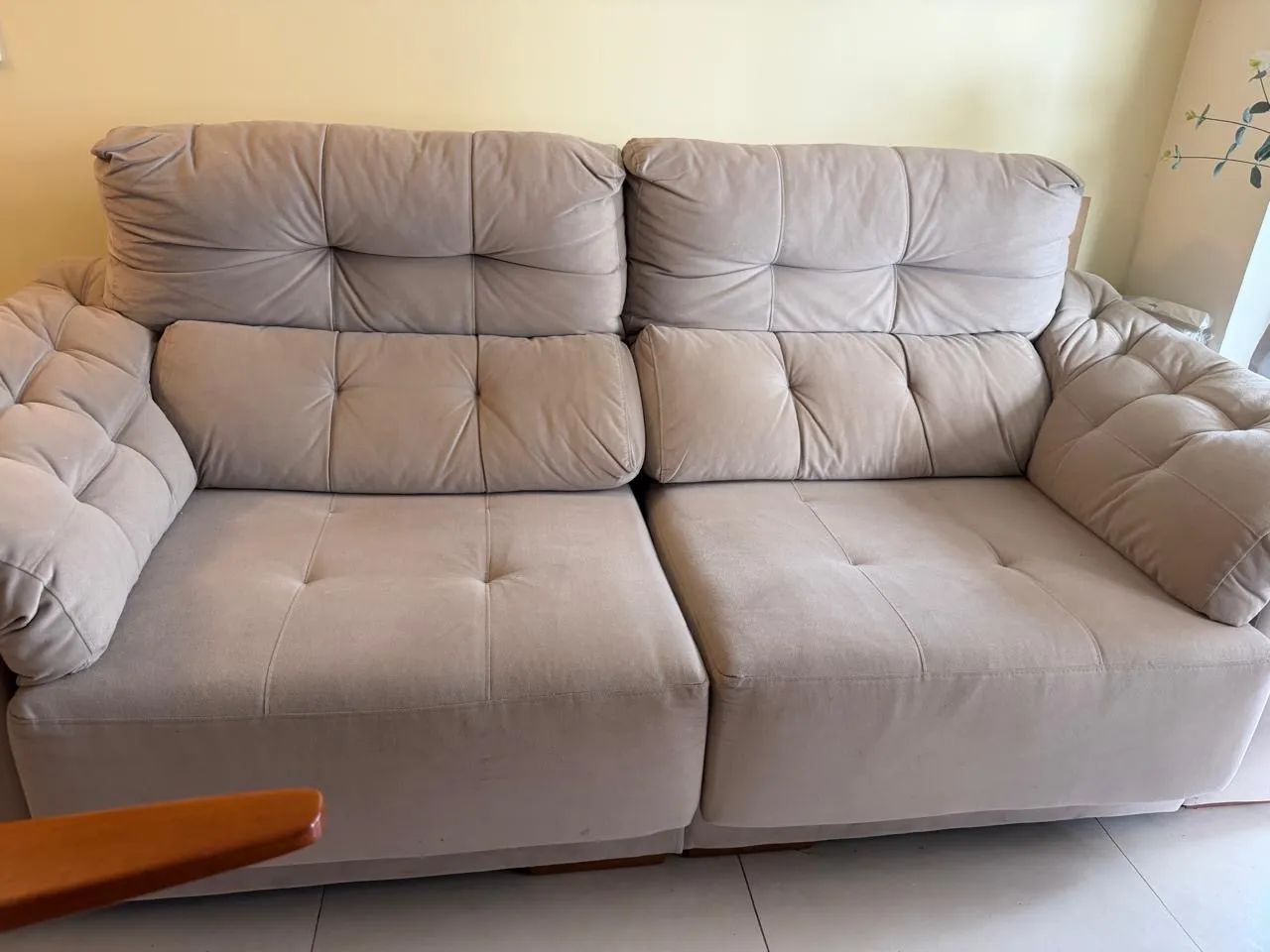 Sofá bege retrátil/cama 
