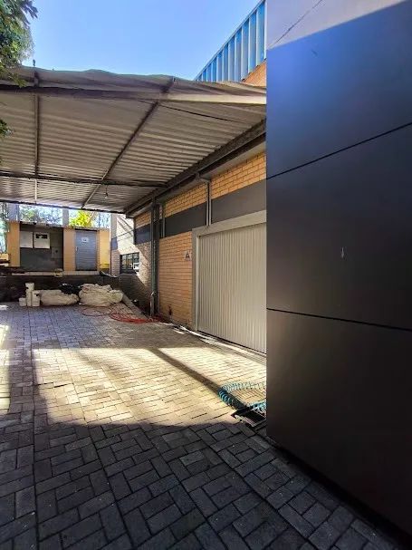 Galpão Pavilhão 680m² lugar calmo bem próximo centro de Criciúma ACEITA imóvel menor valor - Foto 2