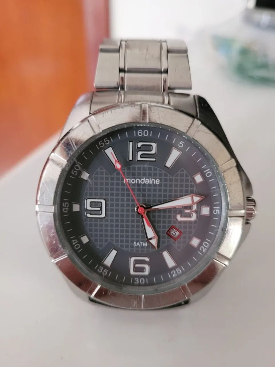Relógio Mondaine cinza