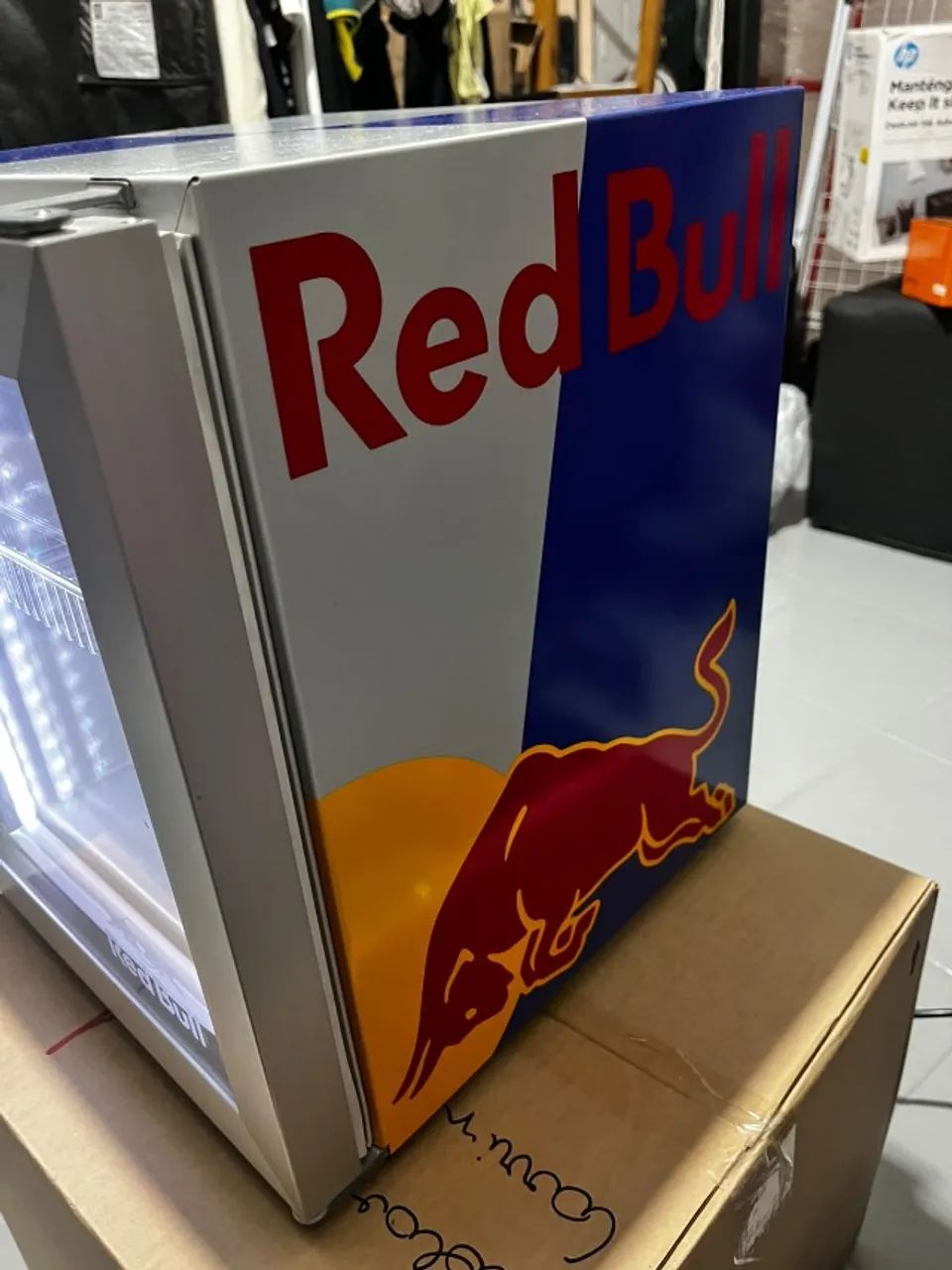 Frigobar Red Bull Baby Cooler Original com LED
