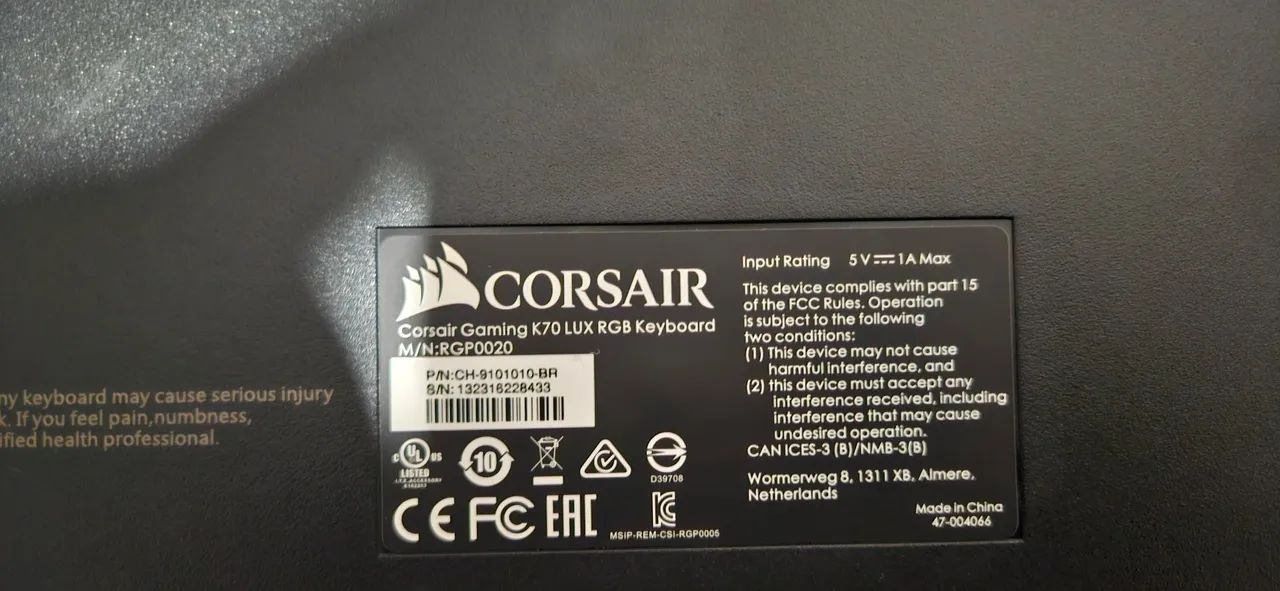 Teclado Corsair K70 LUX RGB - Foto 2
