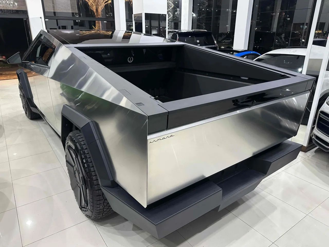 Tesla Cybertruck Foundation, foto 6 de 10