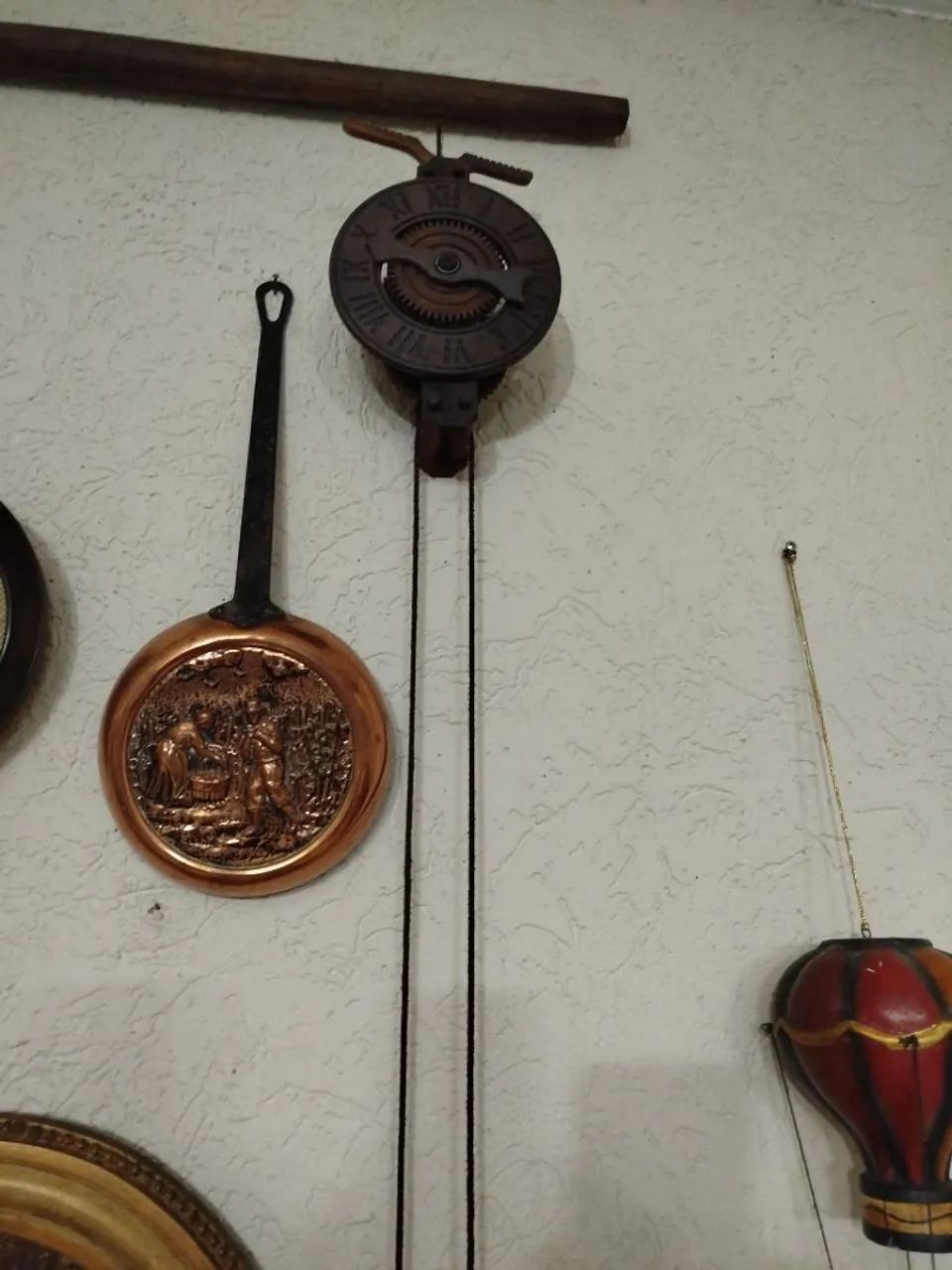 Relógio antigo em madeira 