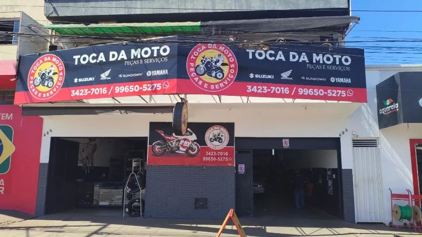 Prédio comercial 2 andares em avenida.