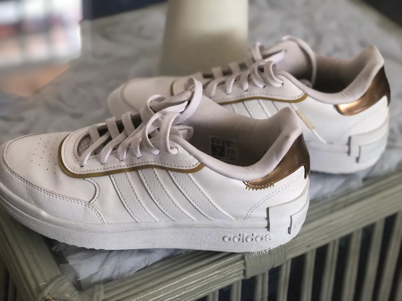 Tênis Adidas Branco com Dourado Original 