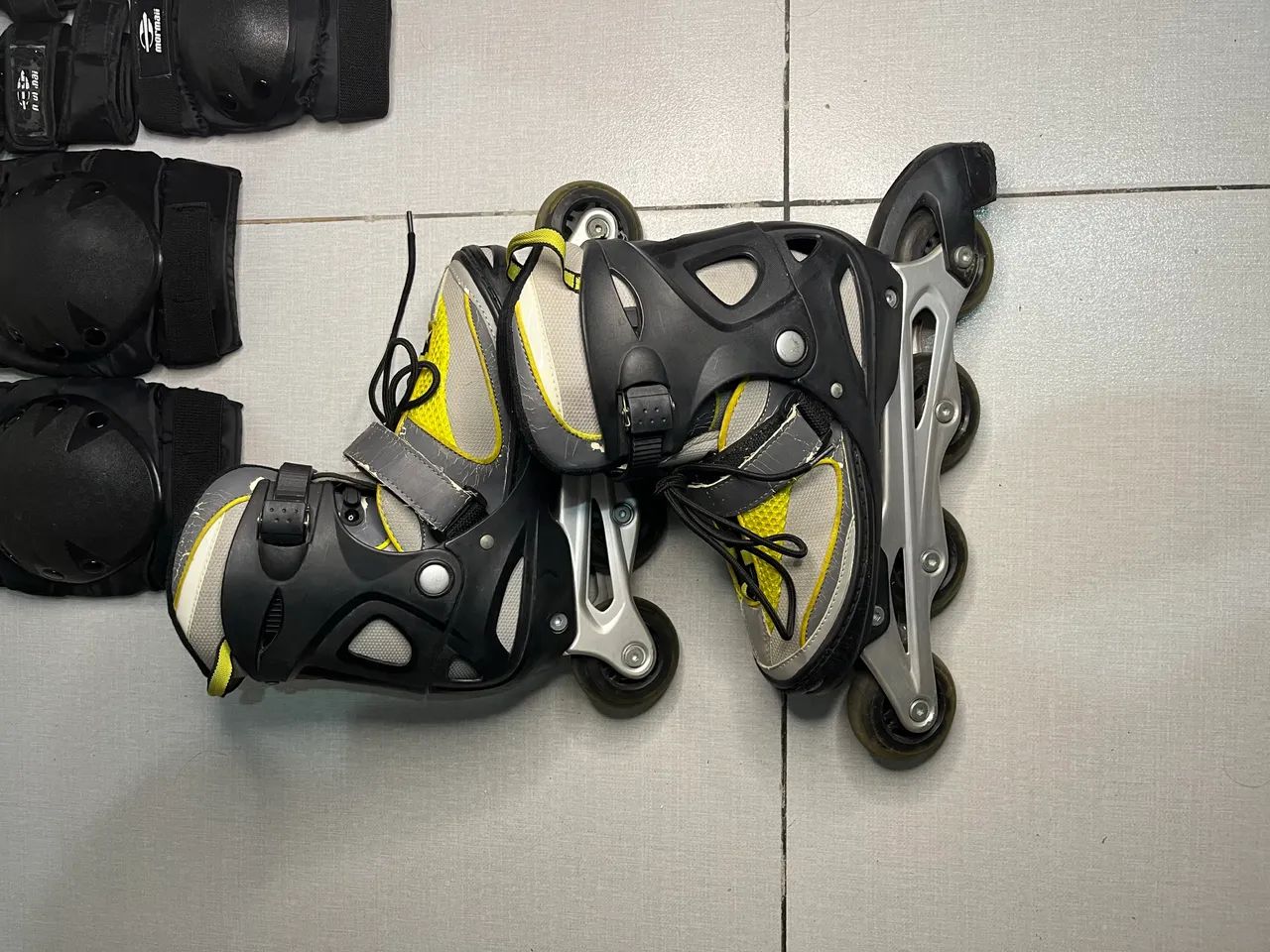 Patins Inline JJ Jones Regulável com kit proteção- Pouco Usado