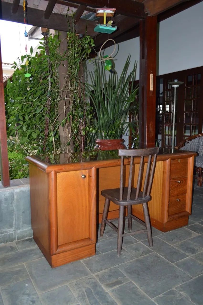 Escrivaninha em madeira maciça 