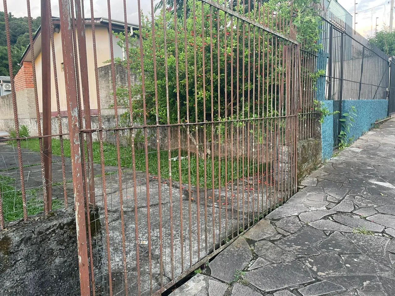 Vendo portao de ferro com rodínhas