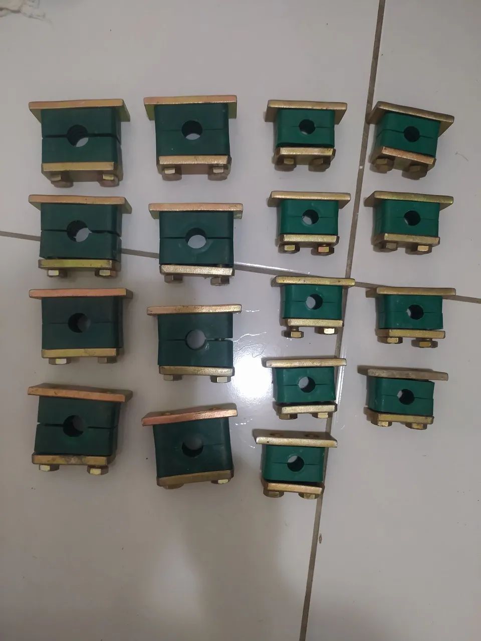 Abraçadeiras KV para tubos hidráulicos 