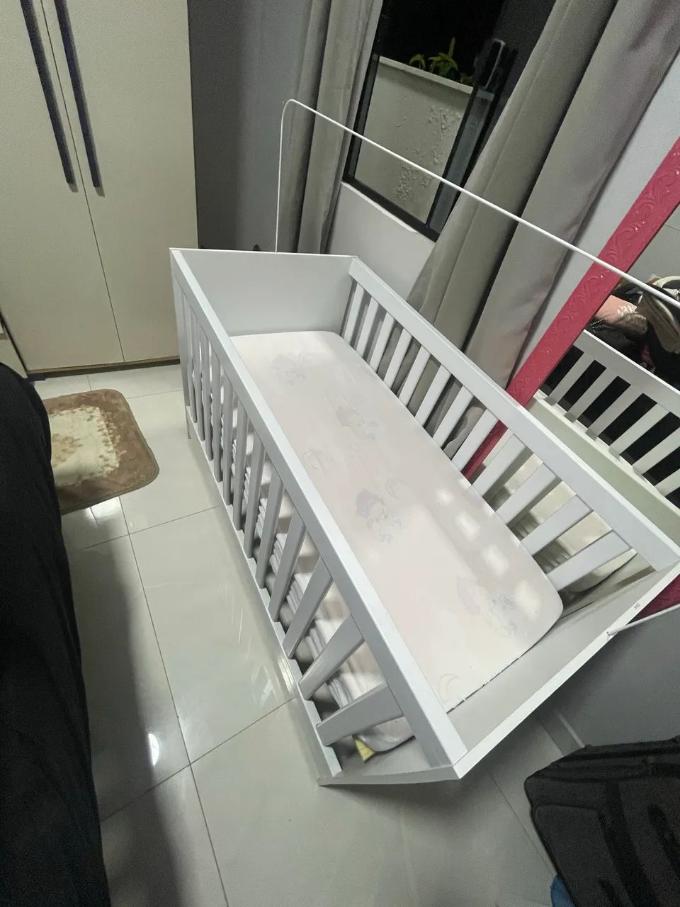 Vendo berço com colchão  - Foto 2