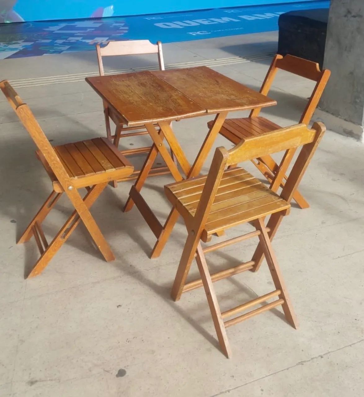 Aluguel de mesa e cadeira de madeira (jogo de mesa) - Foto 2