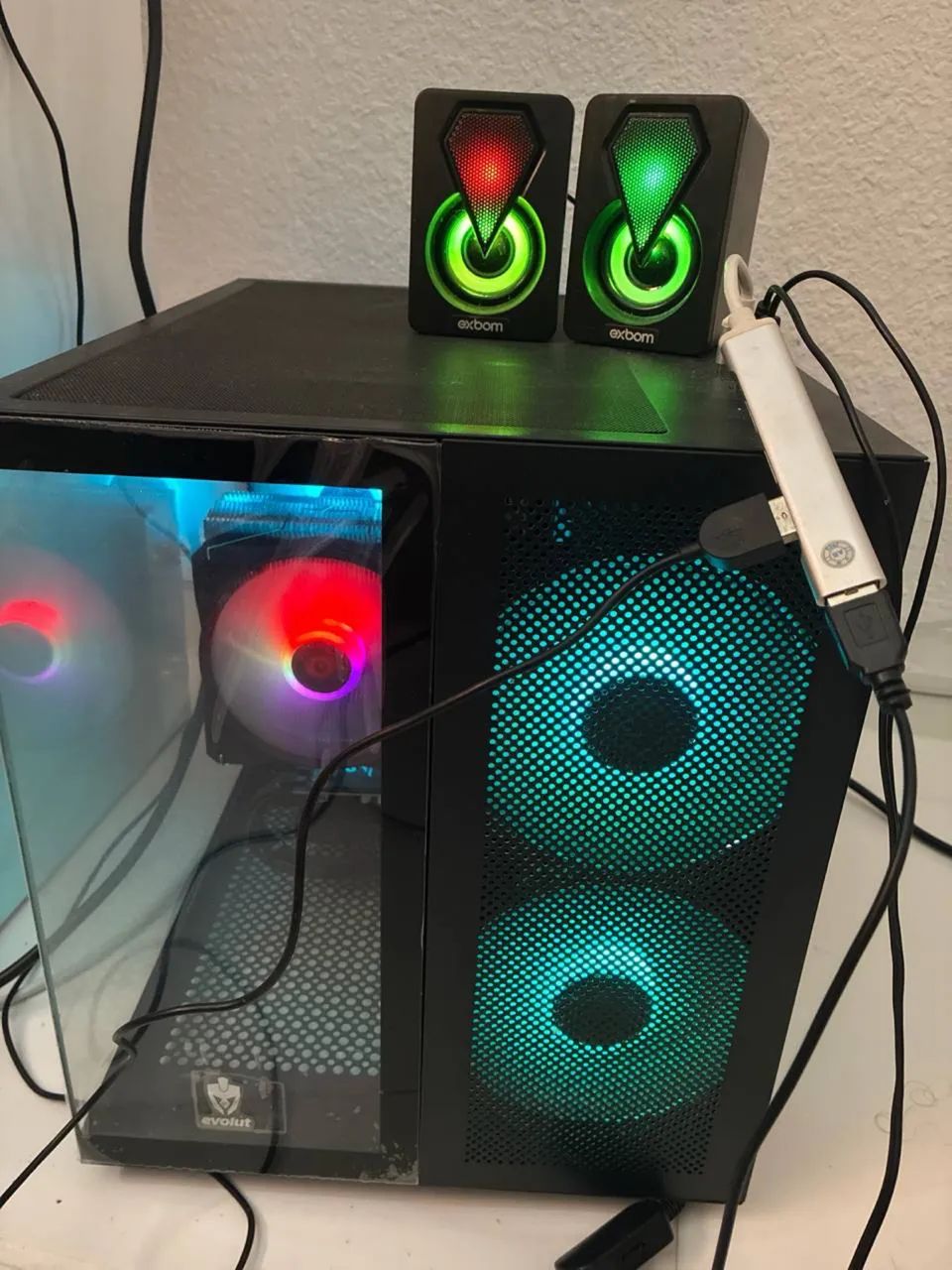 PC Gamer + Caixas de Som à Venda