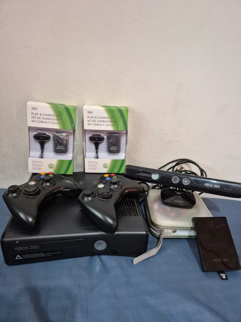 VENDO XBOX 360 + KINECT + 2 CONTROLES + ACESSÓRIOS - COM DEFEITO