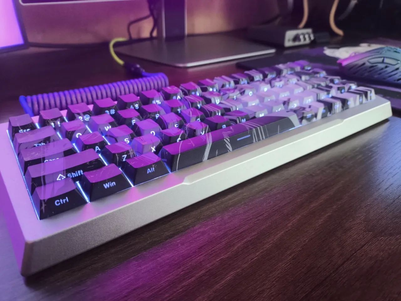 Teclado Magnético Pwnage Zenblade65 c/ keycaps Nyomi + Maleta