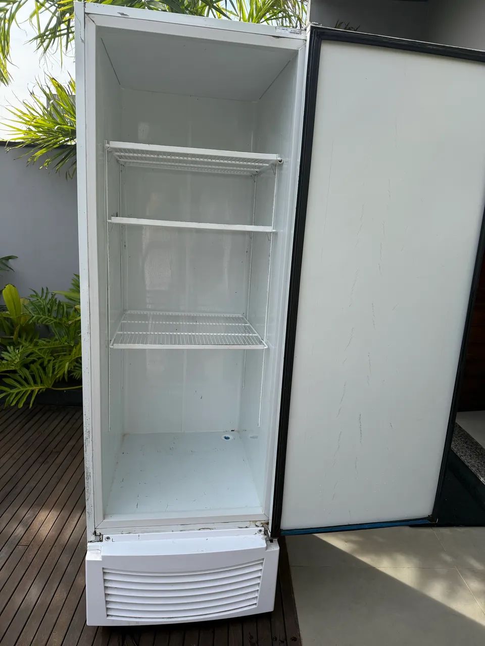 Conservador vertical 569lts Fricon
