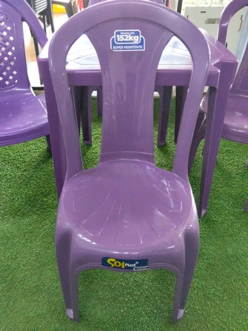 MESA COM CADEIRA DE PLASTICO roxa - Foto 3