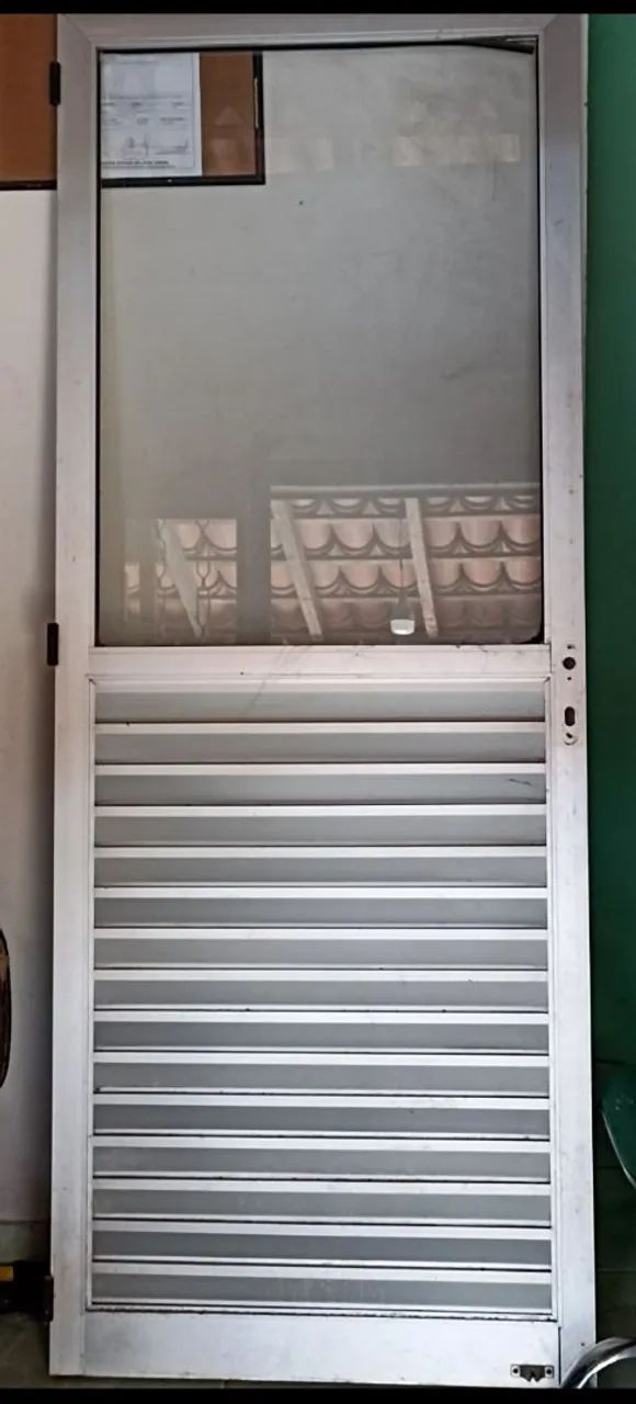 Porta em alumínio vidro 350,00