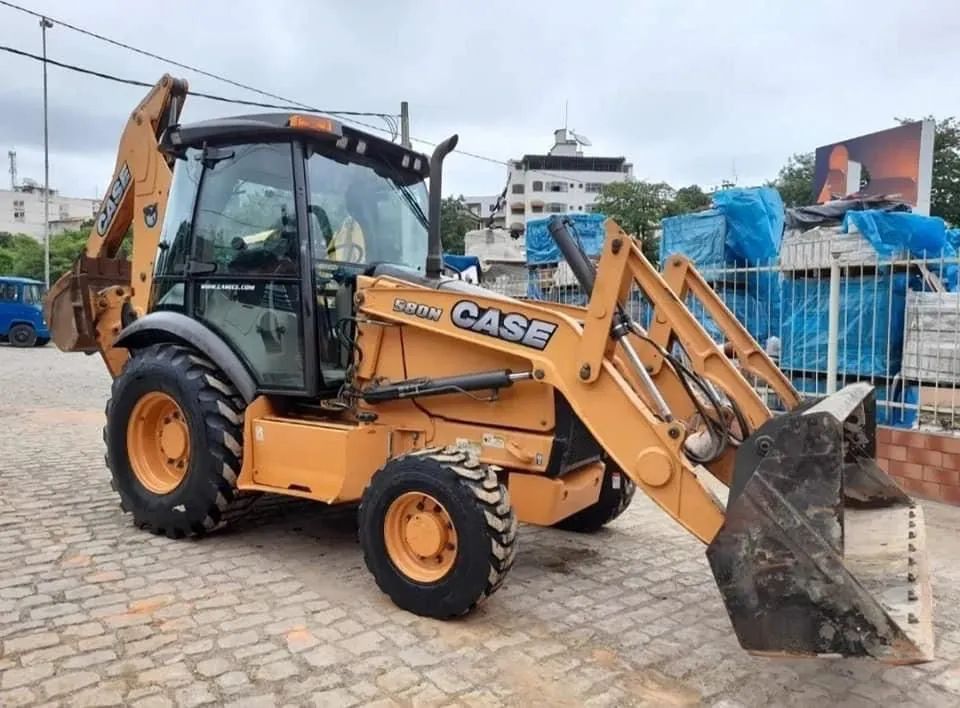 Retroescavadeira Case 580n 2013